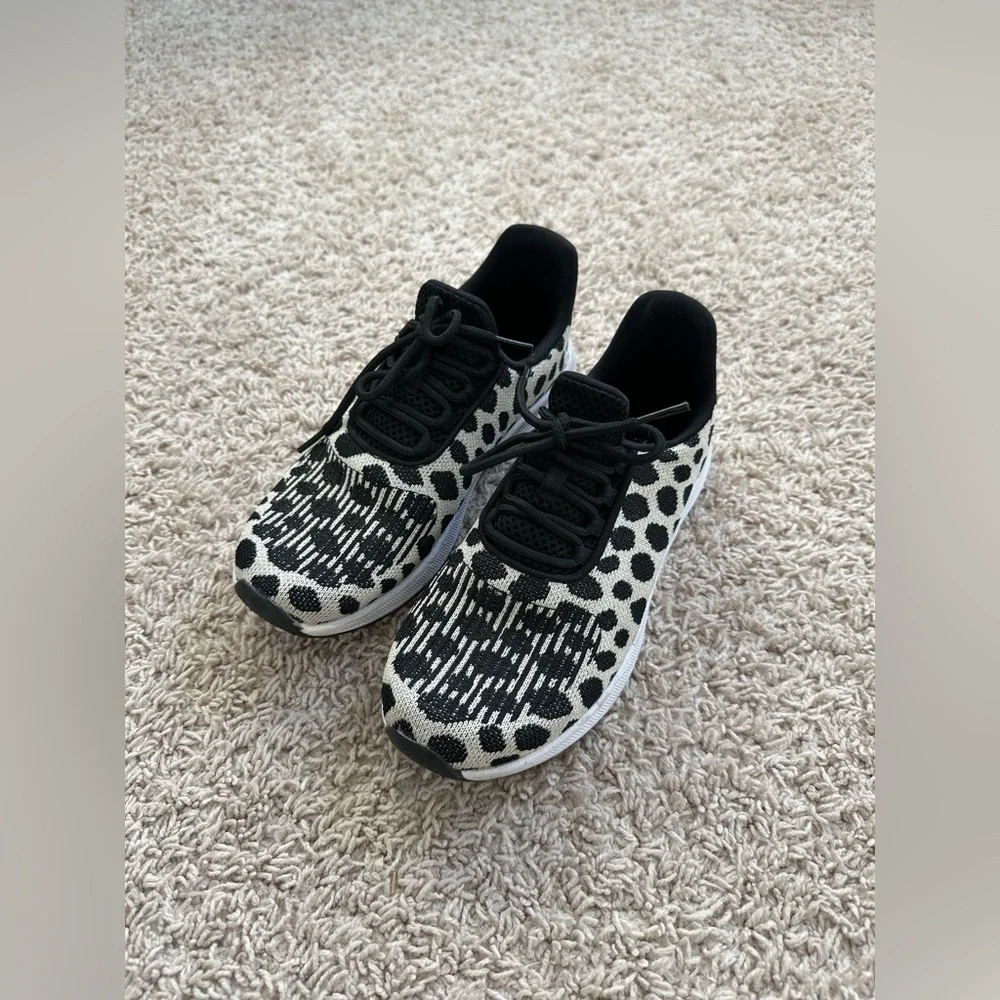 Athletic Works Women's Soft Running Sneakers in a leopard print size 6